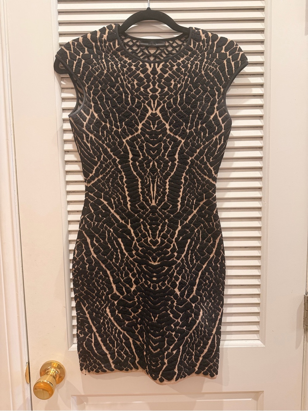 RVN Sleeveless Black and Beige Patterned Bodycon Dress Size Small